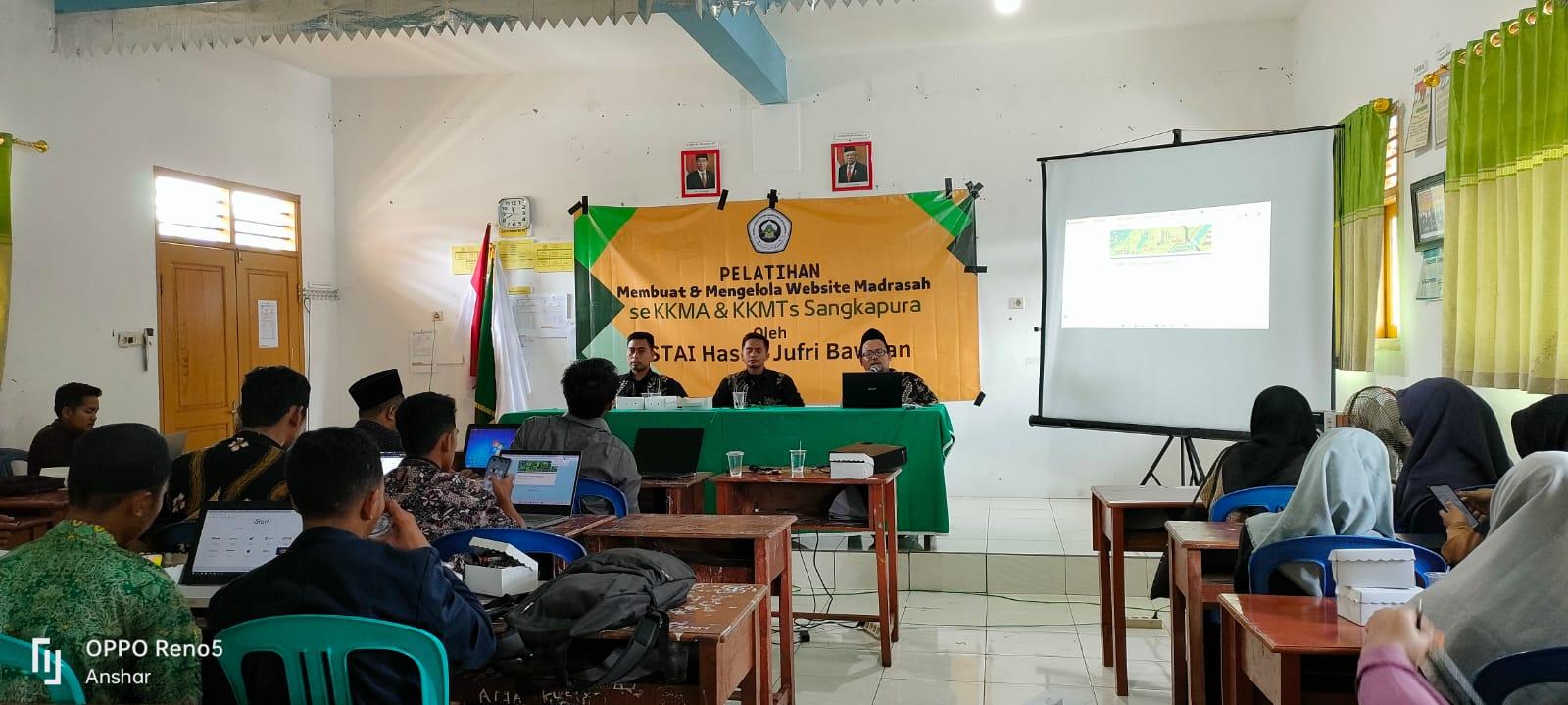 DOSEN STAIHA BAWEAN BERIKAN PELATIHAN GRATIS MEMBUAT WEB MADRASAH SE KKMA DAN KKMTS KECAMATAN SANGKA